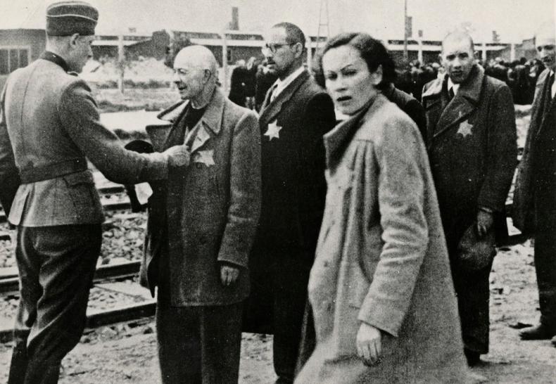 IMAGES OF THE WORLD AND INSCRIPTION OF WAR, Harun Farocki, BRD 1988