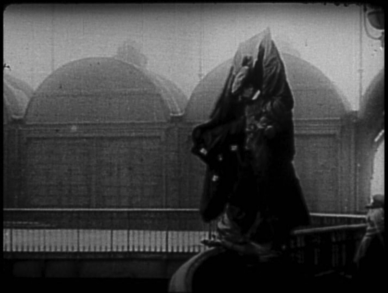 PARIS 1900, Nicole Védrès, F 1947