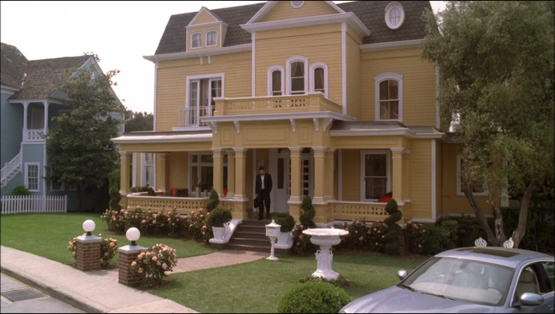 DESPERATE HOUSEWIVES, S1 E1 (Charles McDougall, Cherry Productions, 2004) © original copyright holders.